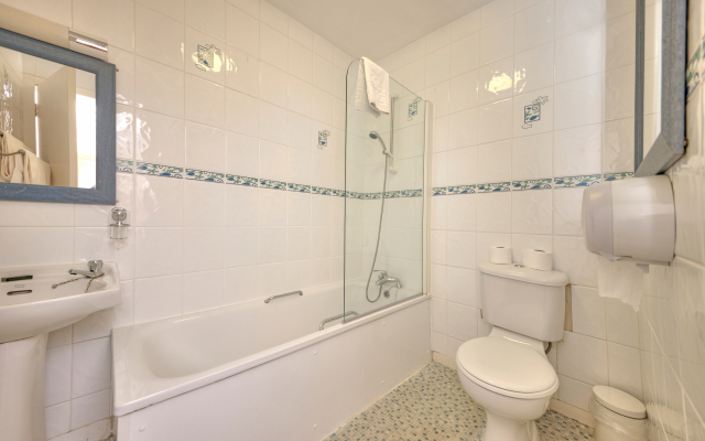 Muthu Fort William Hotel