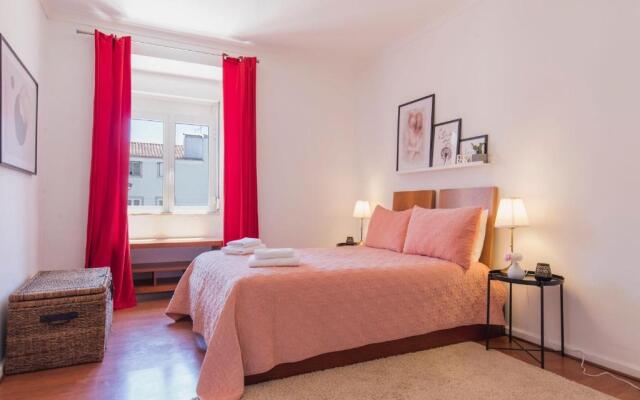 Charming Chiado 2Bedr W/Balcony And View
