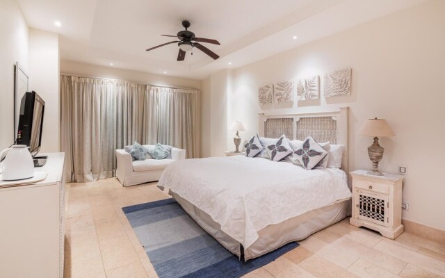 Classy Aquamarina Beachfront w Jacuzzi 6AB