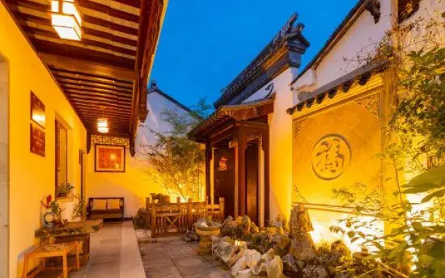 Lanyun Courtyard  Riverview Inn