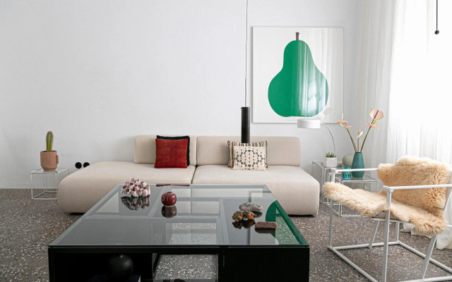 Luxury modernist design townhouse with garden