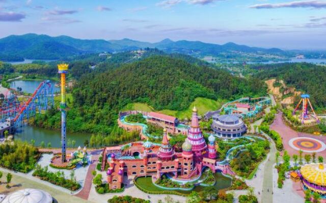 Gingko Lake Resort Hotel Villa