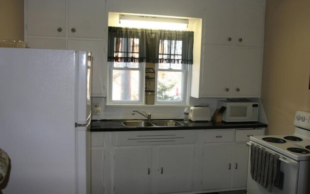 Eastwood Tourist Lodge