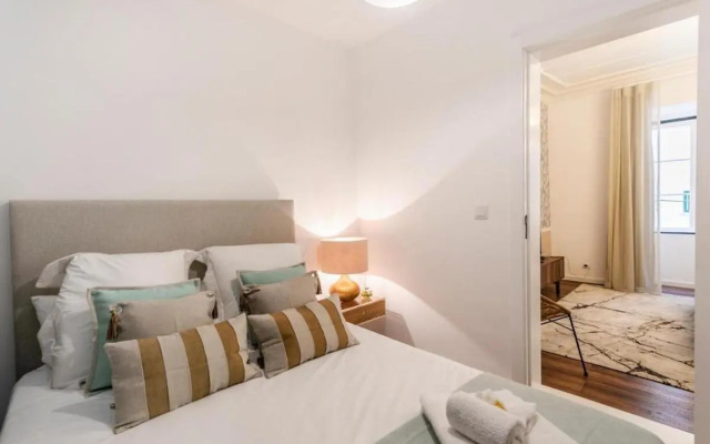 Elegant 2 Bedroom Apartment in Iconic Alfama!