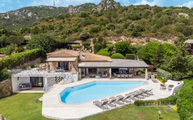 Luxe Cote Stay- Elegant Villa