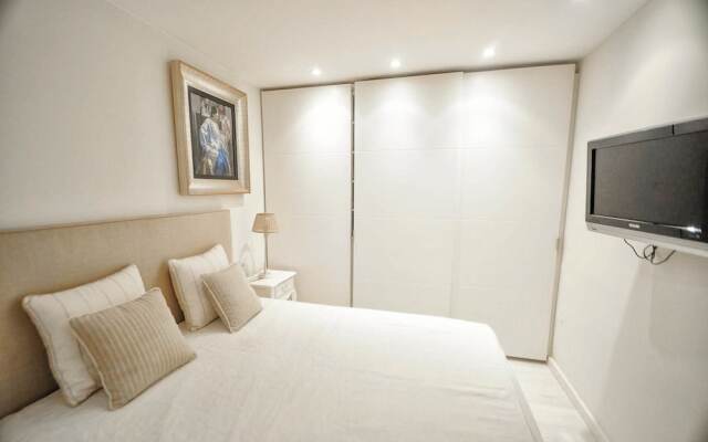 Luxury House with Private Chill Out