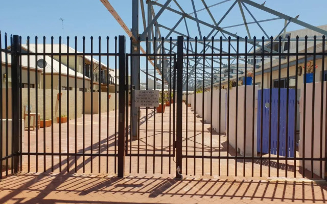 Granita's - 2 bedroom converted South Fremantle warehouse apartment