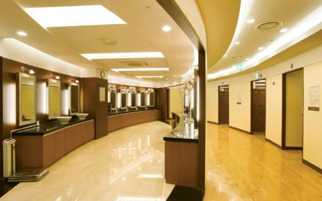 Mayhills Resort