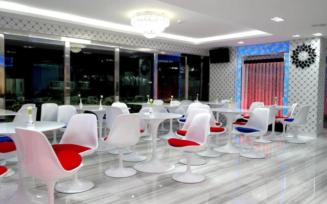 Top High Airport Link Hotel