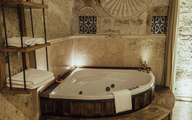 Sah Saray Cave Suites Halal Hotel