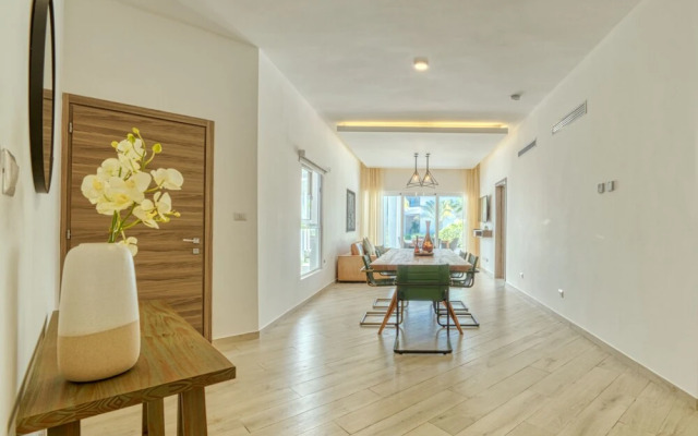 Unique Modern Condo with Beach Access