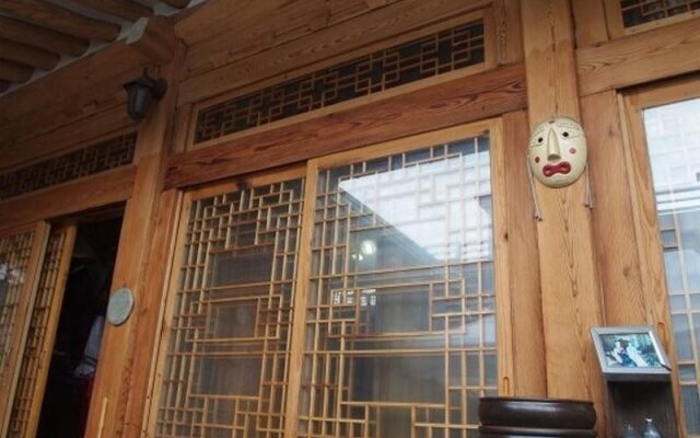 Tea Hanok Guesthouse