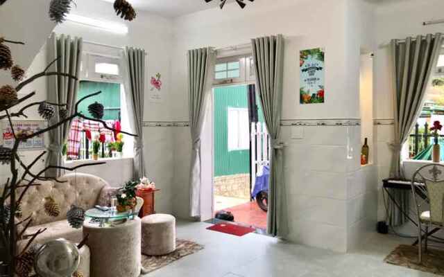 The 1987 Dalat House