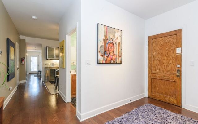 House 5863- Chicago's Premier Bed and Breakfast