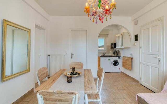 Dahlia Apartments and Studios