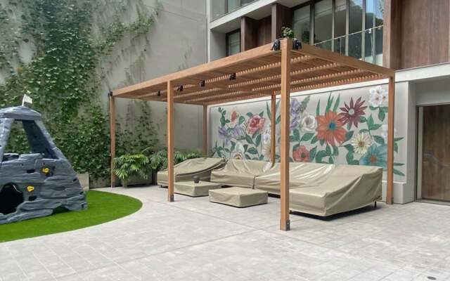 w 2BR With Balcony in Luxury Building Barranco