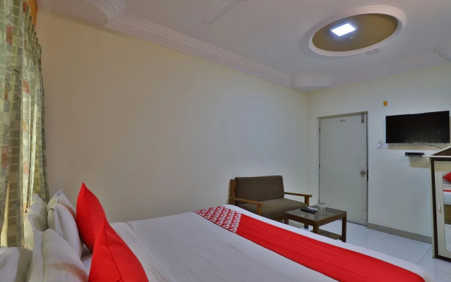OYO 27897 Hotel The Grand Bansi