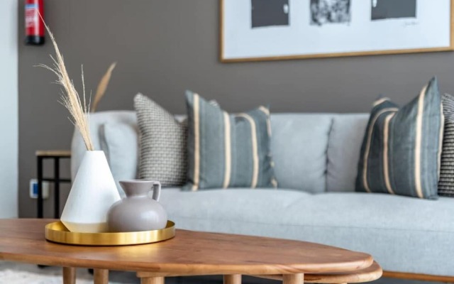 Silkhaus Canal Views Gorgeous 1BR Pool Access