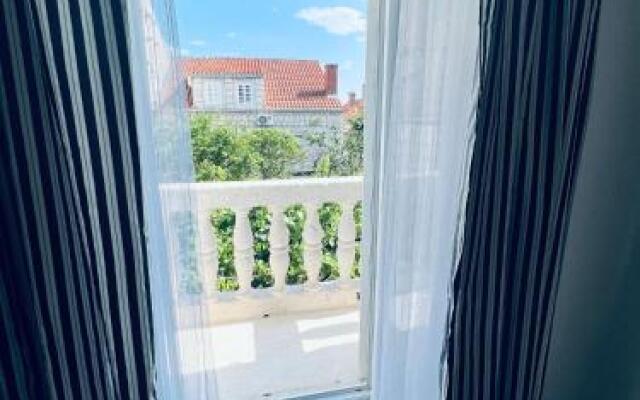 Jakov Apartments