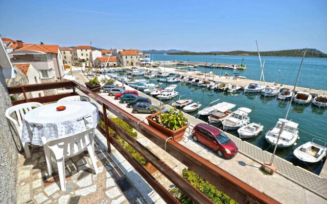 Mili - near the sea and the centar of place - A3(4+2)