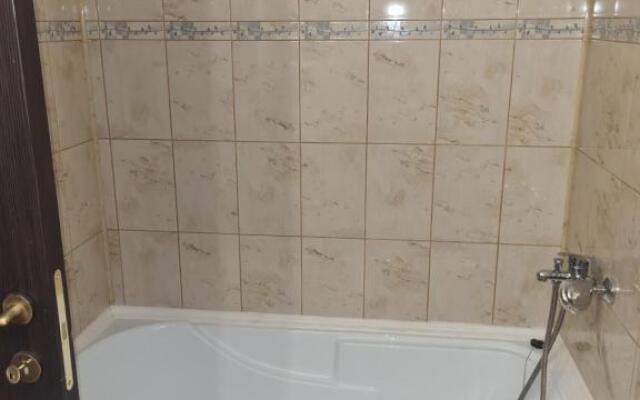 Luca's House ( aeroport Henry Coanda, Therme Bucuresti)