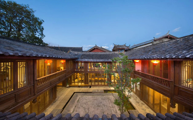 Lijiang Banxicaotang Inn