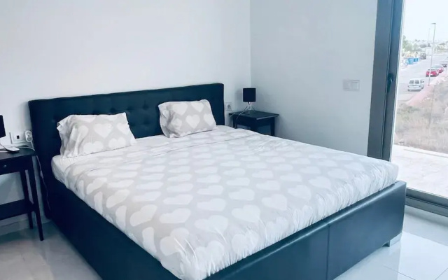 Spacious Villa in Villamartin for 6