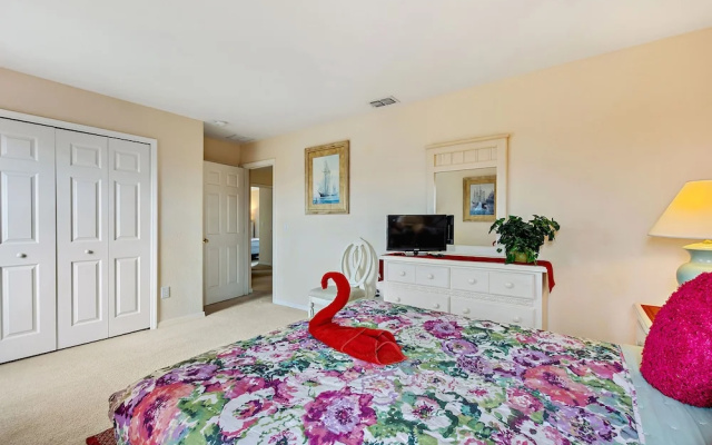 South Facing: Green Views & Gated Facilities