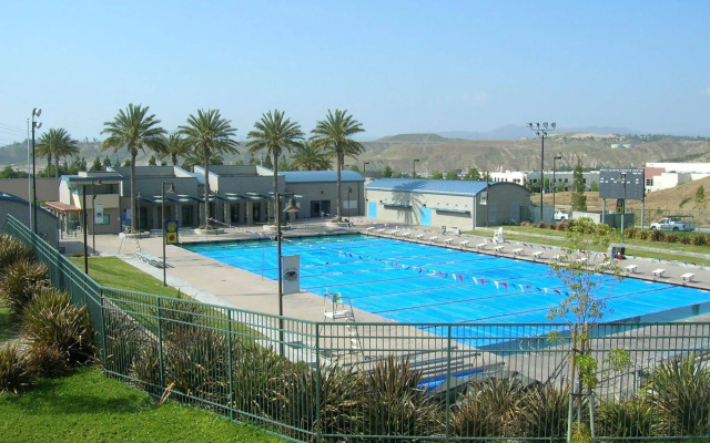 Best Western Valencia/Six Flags Inn & Suites