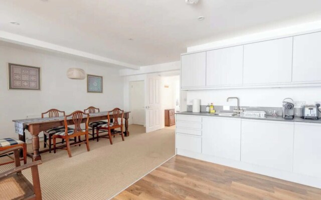 Beautifully Refurbished 2BD Flat- Clapham