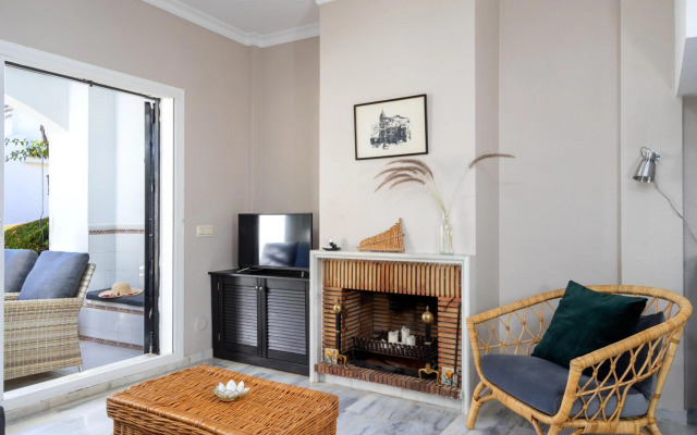 2BR Garden Apartment Albamar