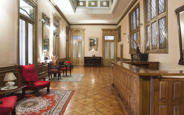 Hotel Reina
