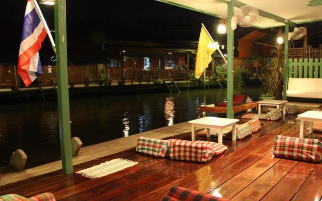 Baanrak Amphawa Homestay