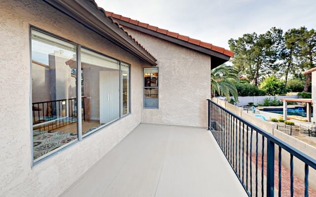 Inviting Central Scottsdale Stunner - 5 Br Home