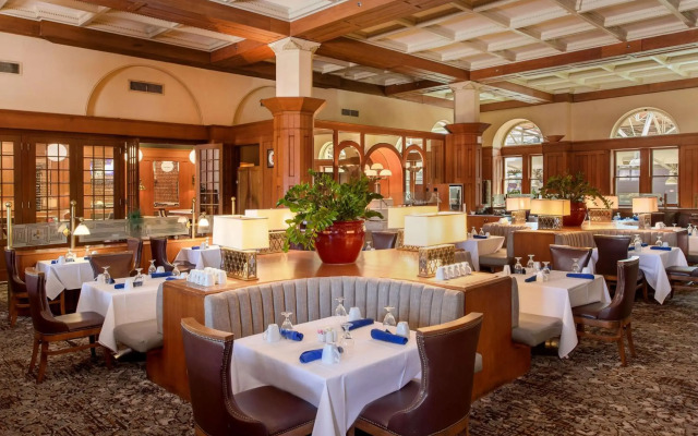 St. Louis Union Station Hotel, Curio Collection by Hilton