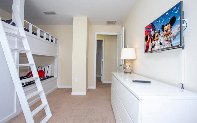 Stunning 4 Bd w/ Pool Close to Disney 8940