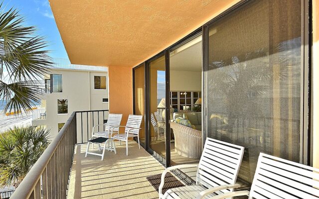 Trillium 2C Beach Front Condo With Private Balcony/pool!