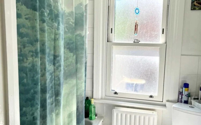 Cheerful 1 Bedroom Apartment in Vibrant Maida Vale