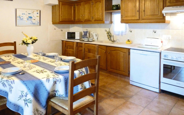 Country House With Private Terrace, Beaucaire