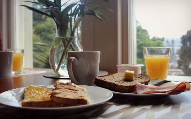 Hulmes Court Bed & Breakfast