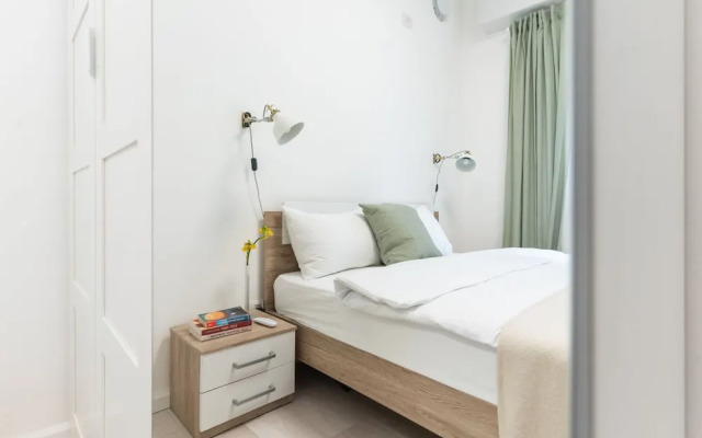 Sunlit Urban Escape with Balcony by Sea N Rent