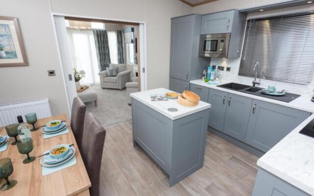 4 Berth Luxury Mini Lodge
