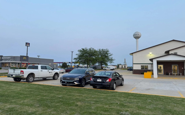 Super 8 by Wyndham Mendota I-39