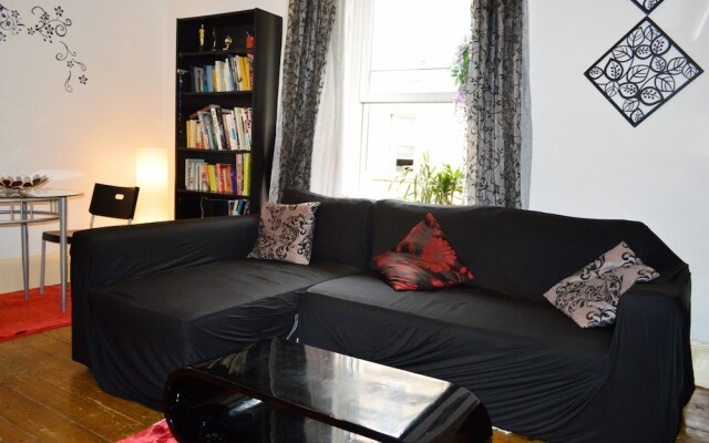 Cosy 2 Bedroom Apartment in Edinburgh