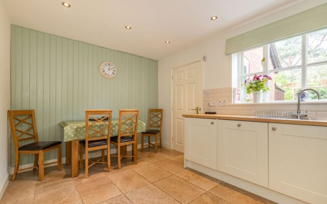 4 Aldelyme Court