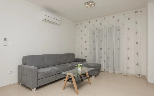 Apartments Mladen