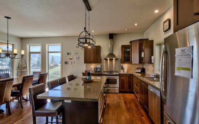 Peaks Retreat And Suite By Bear Country