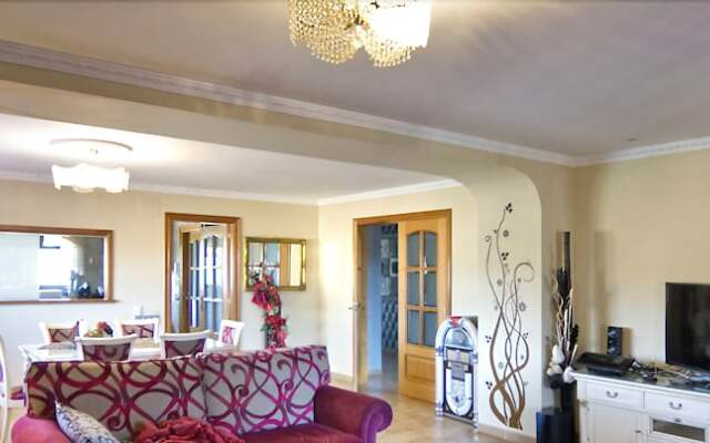 Chalet con piscina interior y sauna