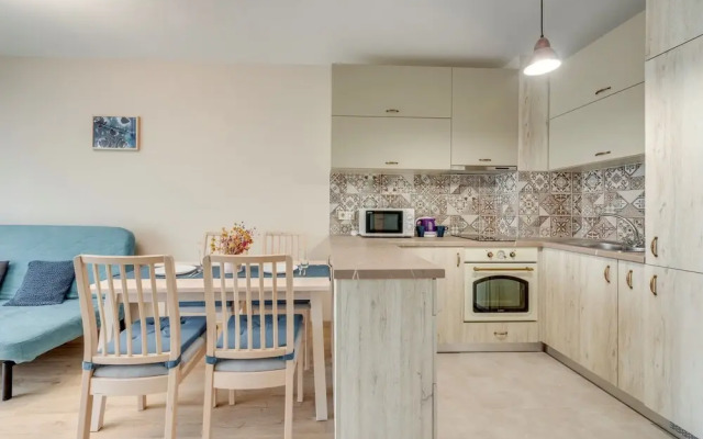 Bright and Newly Refurbished Apartment Near Center