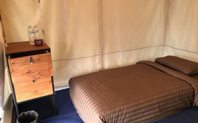 Kondee Cino Cafe and Glamping